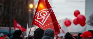 Die Fahnen bleiben im Schrank. In diesem Jahr gibt es keine Tarifauseinandersetzung in der Metallindustrie.