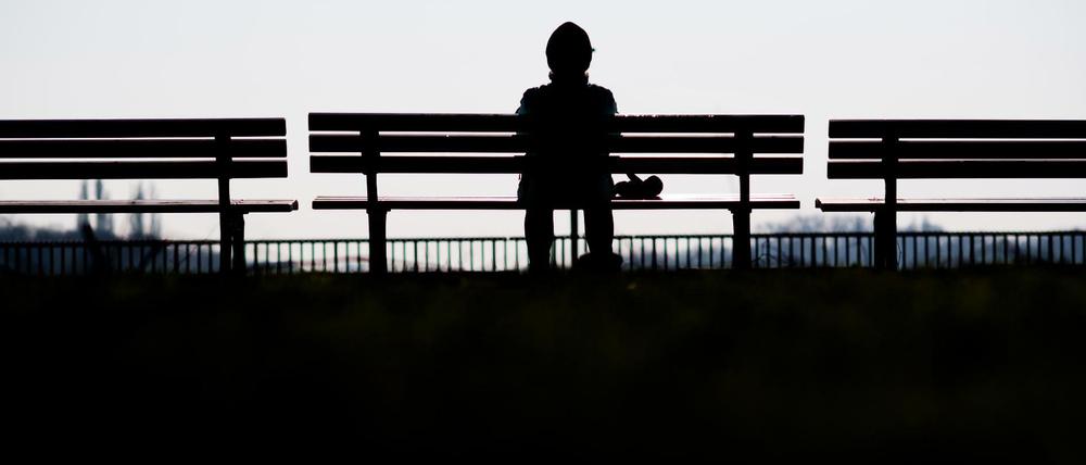 Die Coronaepidemie verstärkt für viele Menschen die Einsamkeit.