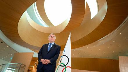 Thomas Bach allein in seinem Raumschiff.