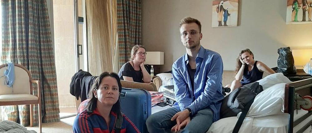 Die Afrikanistin Raija Kramer (vorne) mit ihren Studenten in Jaunde.