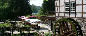 Die Terrasse der "Boltenmühle" lädt zur Pause ein.