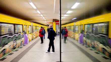 Weil wegen der Coronakrise weniger Menschen mitfahren, dünnte die BVG den Takt aus. 