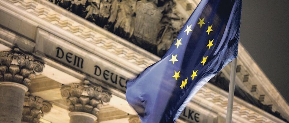 Es gibt Streit um die Frage, ob die Kredite aus dem ESM bedingungslos gewährt werden sollen. Deutschland steht hier wieder gegen die südlichen EU-Länder.