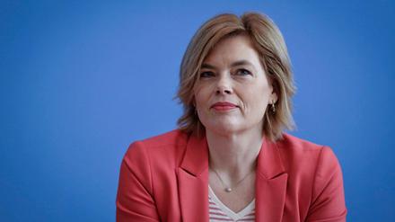 Landwirtschaftsministerin Julia Klöckner möchte Arbeitskräfte in die Landwirtschaft vermitteln - aber zu Konditionen unterhalb des Mindestlohns, wie der DGB meint?