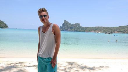 Lennart Kluge auf einer Insel in Südthailand. Der Rückflug wurde gecancelt, das Konsulat reagiert nicht.
