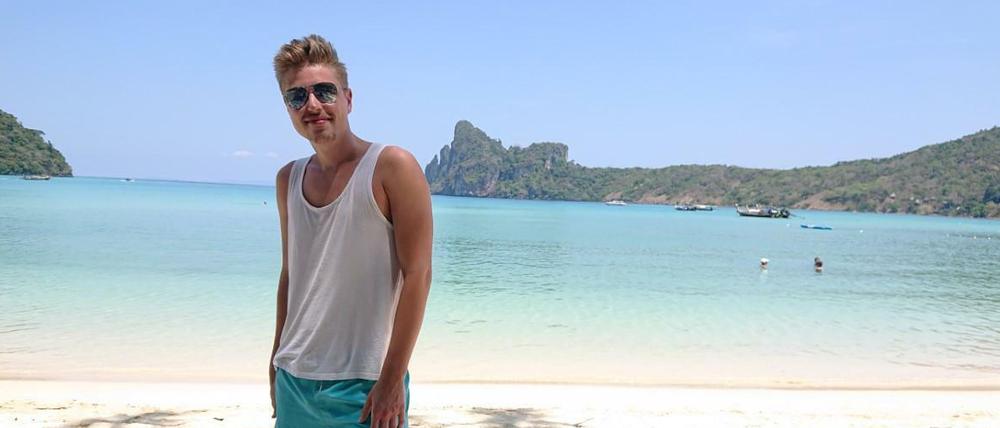 Lennart Kluge auf einer Insel in Südthailand. Der Rückflug wurde gecancelt, das Konsulat reagiert nicht.