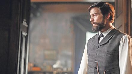 Zum Staunen, zum Schaudern. Aus dem Psychoanalytiker Sigmund Freud (Robert Finster) wird in der Streamingserie ein österreichischer Sherlock Holmes. 