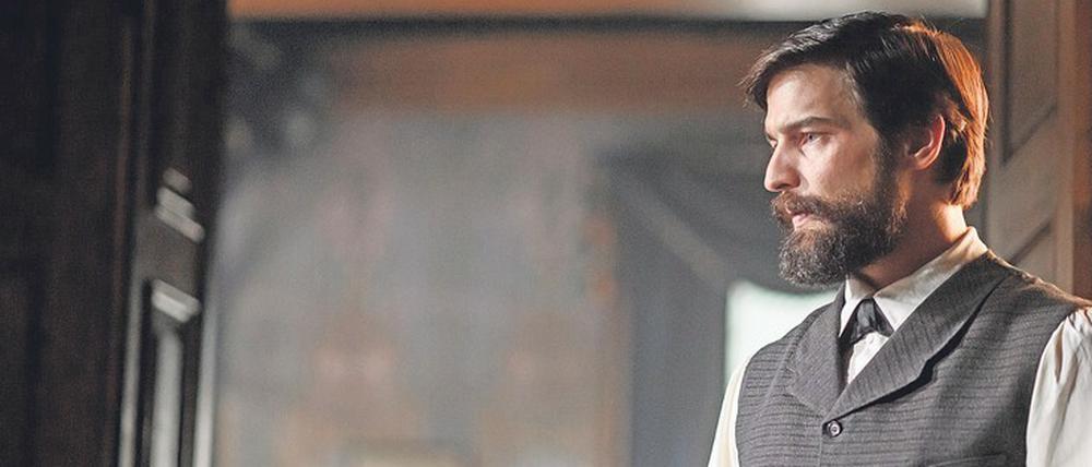 Zum Staunen, zum Schaudern. Aus dem Psychoanalytiker Sigmund Freud (Robert Finster) wird in der Streamingserie ein österreichischer Sherlock Holmes. 