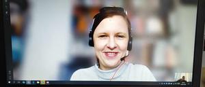 Vattenfall-Managerin Tanja Wielgoß, mit Headset vor Ihrem Rechner im Homeoffice.