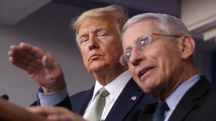 US-Präsident Donald Trump und Dr. Anthony Fauci bei einer Pressekonferenz am 17. März 2020