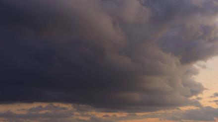 Der Nimbus, „ein Wolkensystem, aus dem Regen fällt“. 