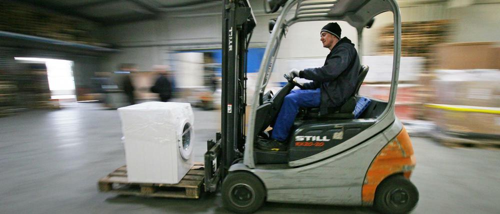 Auf dem Weg zum Kunden: In die Wohnung wird die Waschmaschine aber nicht mehr gebracht. 
