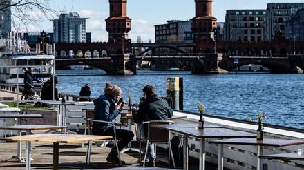 Nicht mehr als zwei Personen. Berlins Orte werden leer.