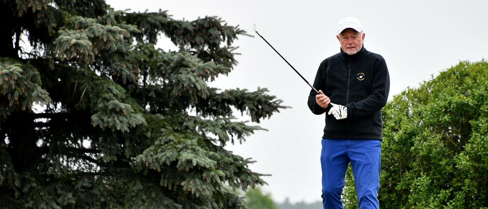 Gute Gelegenheit zum Abschlag. Wolfgang Kubicki vergangenes Jahr im Golfclub Motzen.