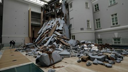 „Abschlag“, eine Installation von Thomas Hirschhorn auf der Manifesta 10 in St. Petersburg.
