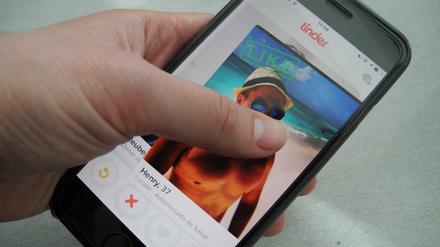 Für viele dient das Handy in Zeiten der Isolation als letzter Draht zur Außenwelt. Aber reicht der virtuelle Kontakt?