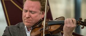 Ab heute im Livestream aus seinem Wohnzimmer zu sehen: Der Geiger Daniel Hope.