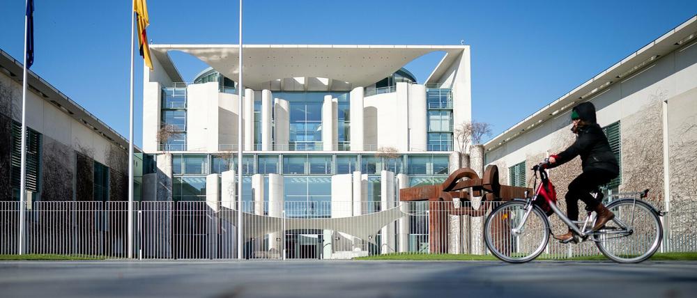 Chancellery without chancellor. After contact with an infected doctor, Angela Merkel went into home isolation on Sunday.