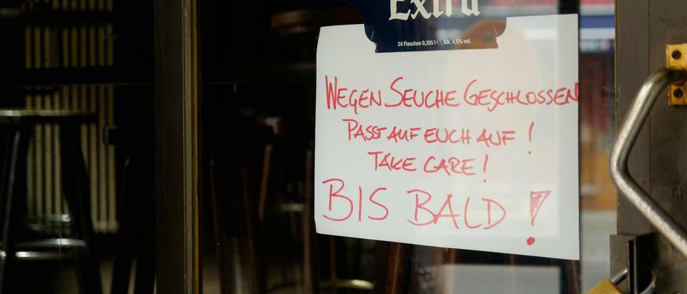 Auch kleine Unternehmen wie Bars und Restaurants sollen von den Staats- und Landeshilfen profitieren.