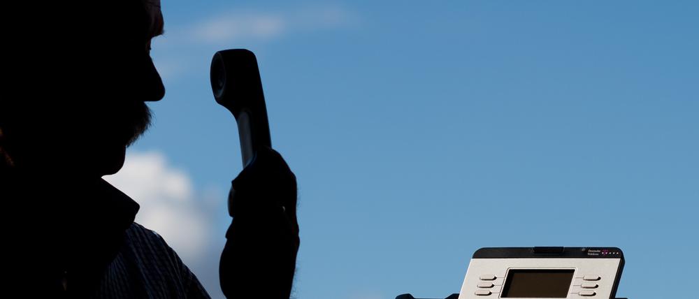 In Zeiten von Corona ist Nähe oft nur über Telefon- oder Videoanrufe möglich.