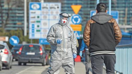 Wer nach Polen einreist, muss für zwei Wochen in Quarantäne. Deutschen Kliniken fehlen deshalb Ärzte.