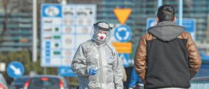 Wer nach Polen einreist, muss für zwei Wochen in Quarantäne. Deutschen Kliniken fehlen deshalb Ärzte.