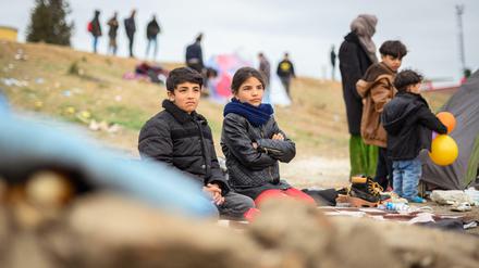 Syrische Flüchtlingskinder sind in der türkischen Grenzstadt Edirne.