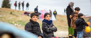 Syrische Flüchtlingskinder sind in der türkischen Grenzstadt Edirne.