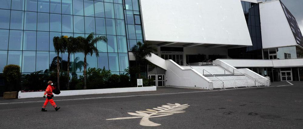 Im Palast der abgesagten Filmfestspiele von Cannes wurde eine Schlafstelle für Obdachlose eingerichtet.