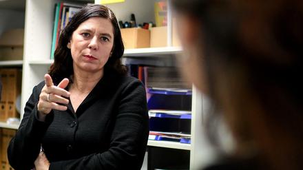 Berlins Bildungssenatorin Sandra Scheeres verlässt sich auf die Anbieter „stationärer Hilfen“ Hilfen im Ausland. Dort nachschauen lässt sie nicht, nicht einmal die Adressen sind bekannt.