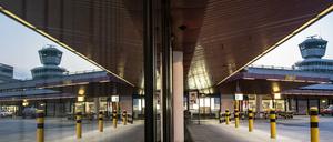 Tegel airport is not fully closed, however, it does look like it was.