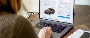 Netz statt Autohaus: Nicht nur in der Corona-Krise wandert der Autohandel verstärkt ins Internet.