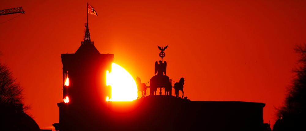 On Tuesday, the Berlin senate debates to fine people for breaking the rules during lockdown.