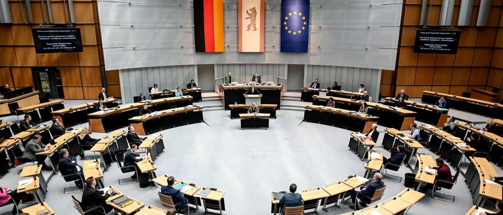 Bei der der Plenarsitzung im Berliner Abgeordnetenhaus am Donnerstag war eine neue Sitzordnung vorbereitet worden.