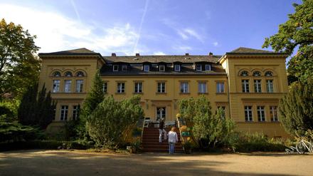 Das Gutshaus Lichterfelde wird auch Carstenn-Schlösschen genannt. Es war für mehrere Jahre der Wohnsitz des Namensgebers.