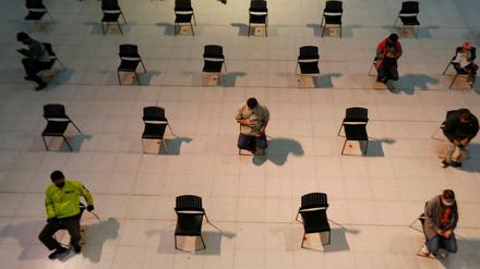 Warten ist in Corona-Zeiten eine große Tugend. Westlichen Gesellschaften fällt das schwerer als anderen.