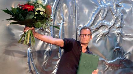 Der Bachmannpreis-Gewinner Tex Rubinowitz, nachdem er 2015 gekürt worden war.