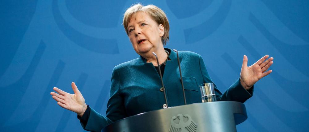 Bundeskanzlerin Angela Merkel (CDU) spricht bei einer Pressekonferenz