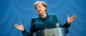 Bundeskanzlerin Angela Merkel (CDU) spricht bei einer Pressekonferenz