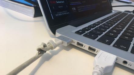 Ein kaputtes Kabel kann in Corona-Zeiten zum Problem werden. 