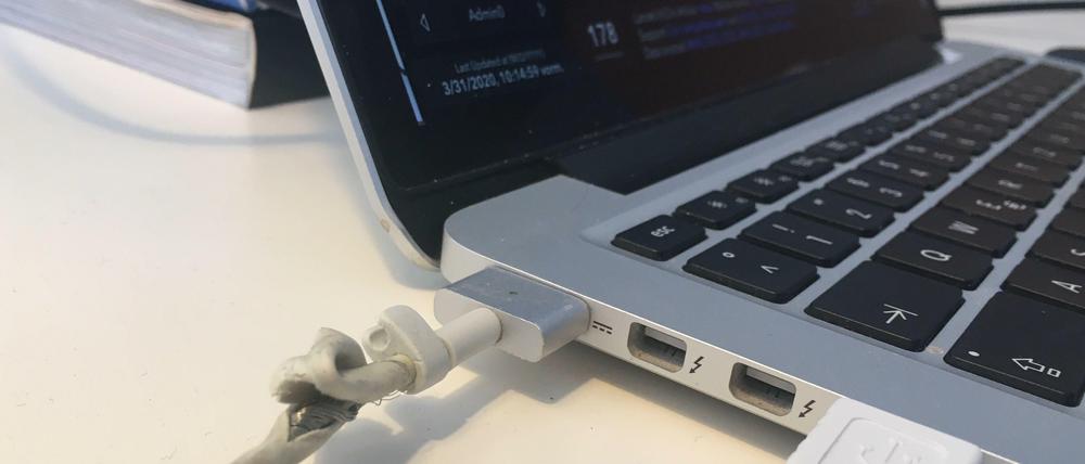 Ein kaputtes Kabel kann in Corona-Zeiten zum Problem werden.