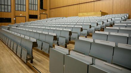 Die Hörsäle bleiben erstmal leer - und für viele Studierende wird nicht nur die Organisation des Studiums schwieriger.