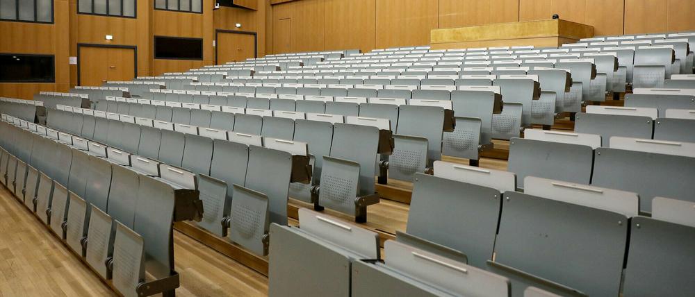 Die Hörsäle bleiben erstmal leer - und für viele Studierende wird nicht nur die Organisation des Studiums schwieriger.
