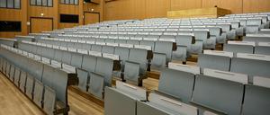 Die Hörsäle bleiben erstmal leer - und für viele Studierende wird nicht nur die Organisation des Studiums schwieriger.
