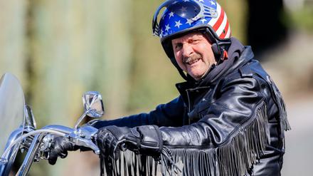 Born to be bored? Gilt nicht für Peter Neururer, der fährt munter weiter auf seiner Harley.
