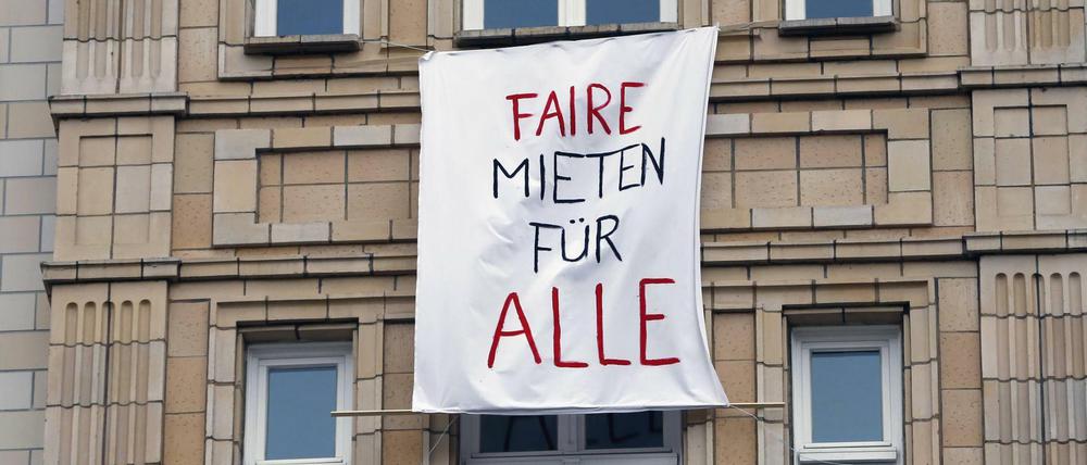 Bisher galt: Geraten Mieter mit ihrer Mietzahlung zwei Monate in Rückstand, kann ihnen der Vermieter fristlos kündigen. Das ist jetzt anders.