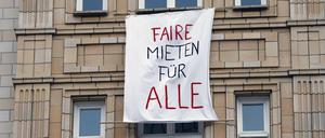 Bisher galt: Geraten Mieter mit ihrer Mietzahlung zwei Monate in Rückstand, kann ihnen der Vermieter fristlos kündigen. Das ist jetzt anders.