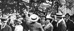Am 1. August 1914 wurde in Berlin die Mobilmachung bekannt gegeben. In Scharen wechselten junge Männer aus den Schulen in die Kasernen.