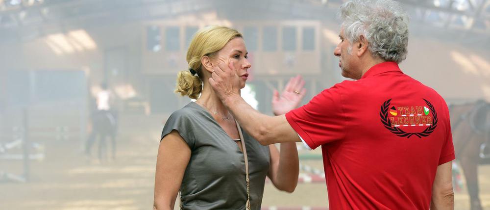 Sabine (Veronica Ferres) hat gehofft, dass Otto (Udo Wachtveitl) an ihrer Seite kämpfen würde. Doch er nimmt sie und ihr Anliegen nicht ernst.