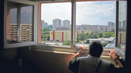 Die Welt nur noch durch das Fenster sehen - das könnte Risikopatienten schützen. Aber ist es verhältnismäßig?